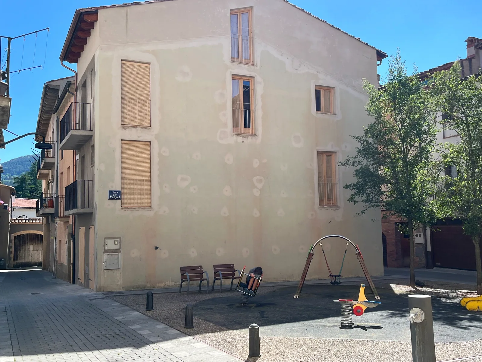 Façana de Can Fèlix a la plaça dels Vinyals